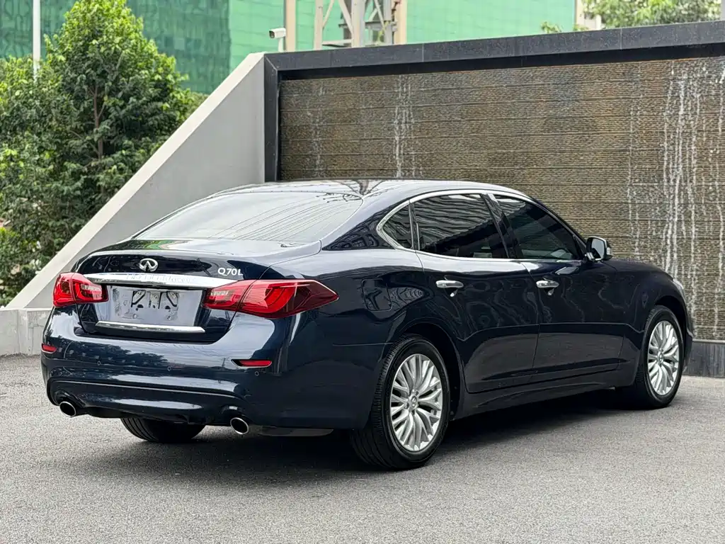 Infiniti Q70 — фото 8