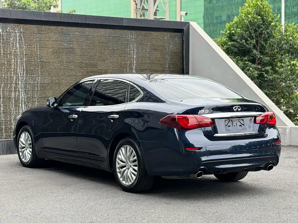 Infiniti Q70 — фото 10