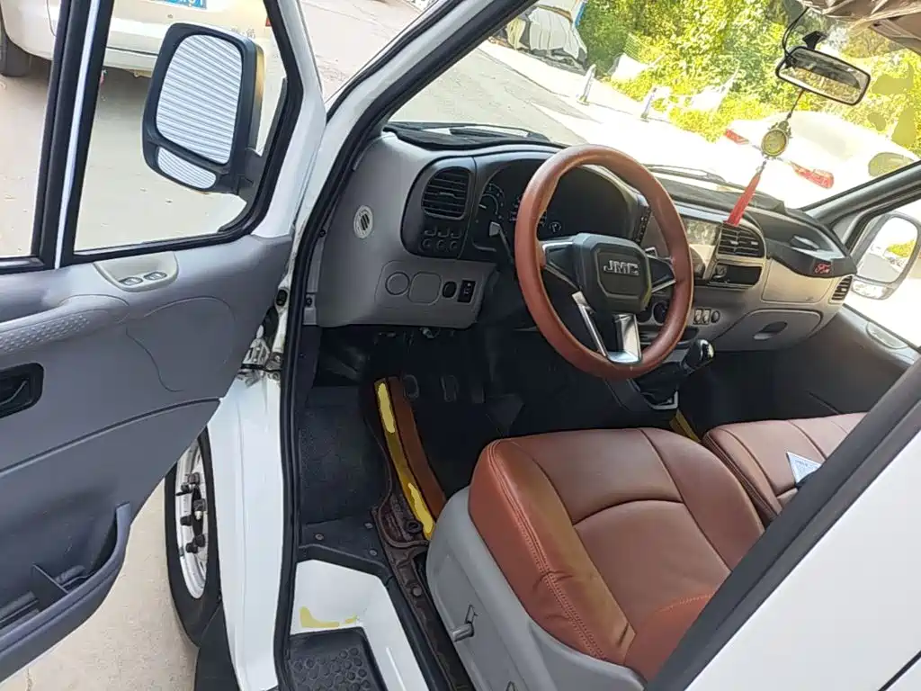 JMC Tesla — фото 16