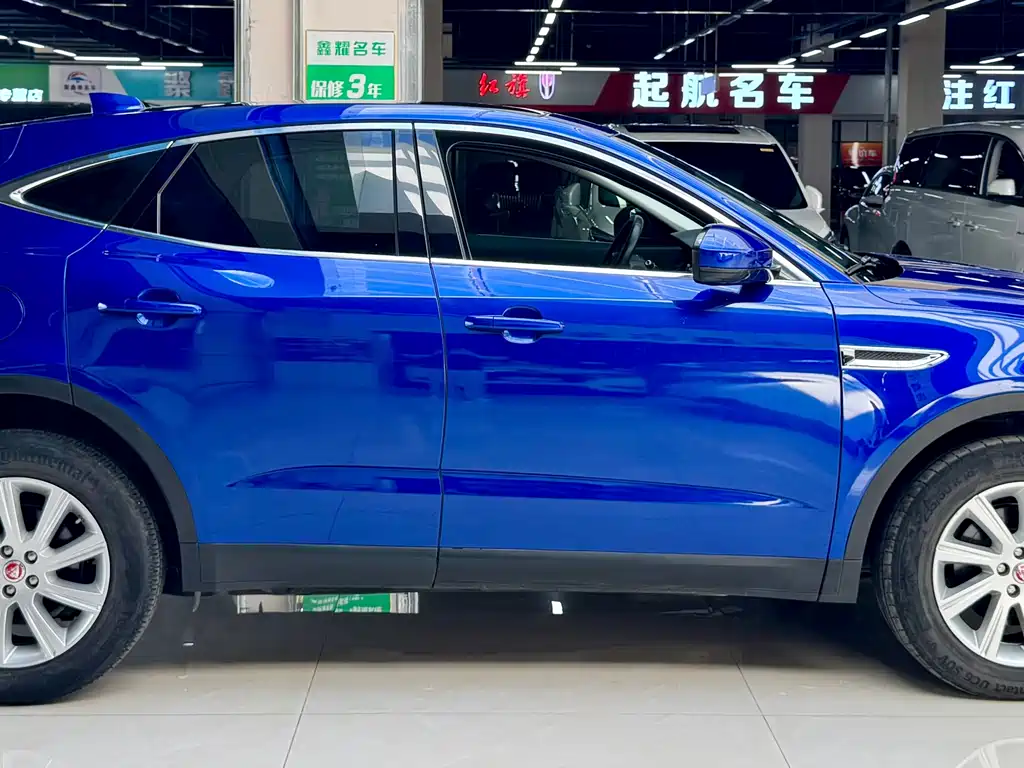 Jaguar E-PACE — фото 5