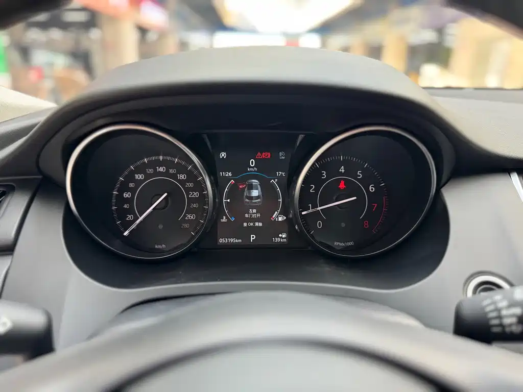 Jaguar E-PACE — фото 10
