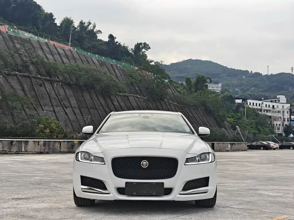 Jaguar XFL — фото 2