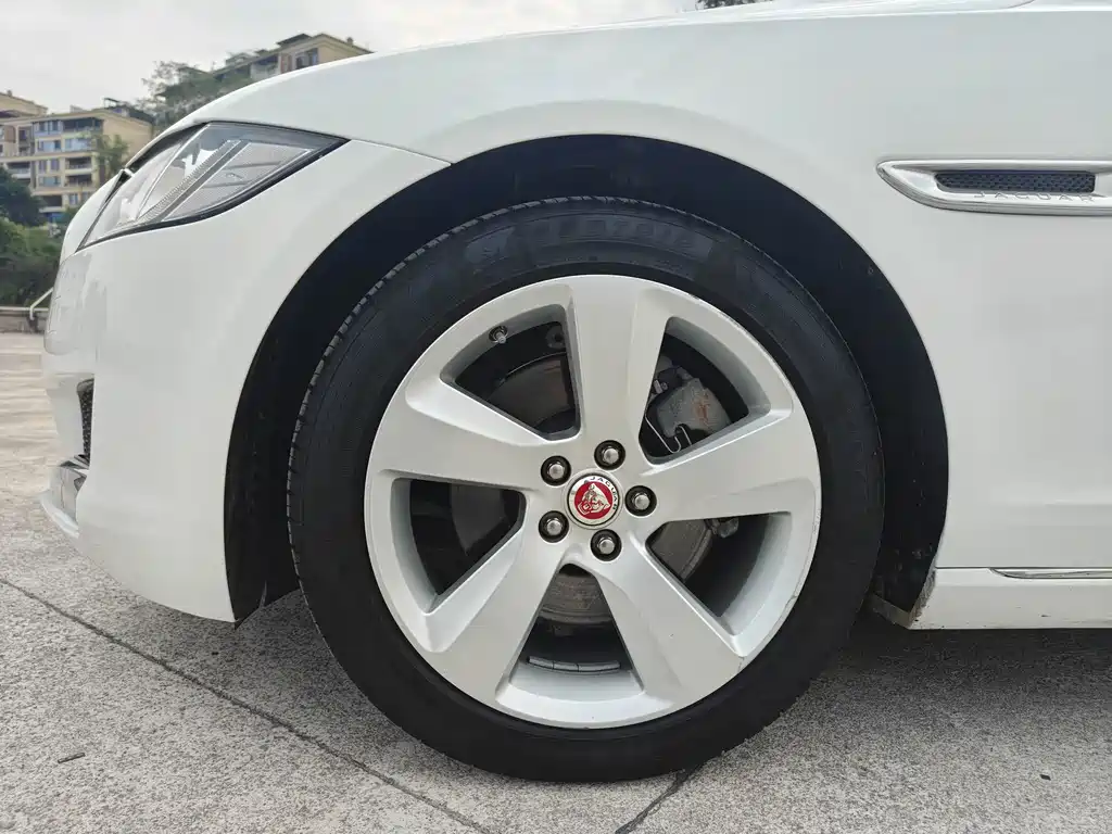 Jaguar XFL — фото 11