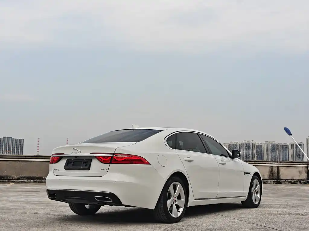 Jaguar XFL — фото 3