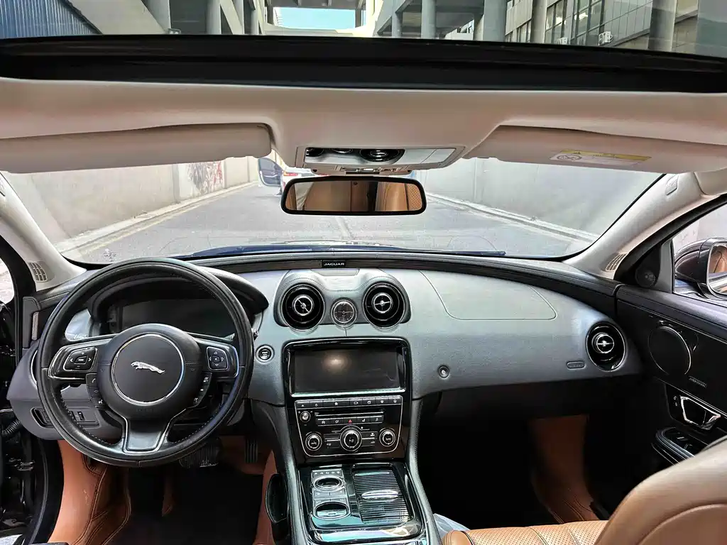 Jaguar XJ — фото 3
