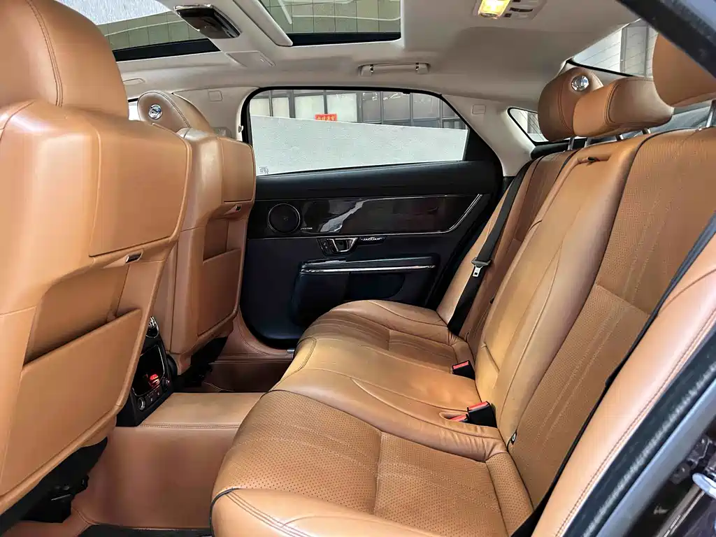 Jaguar XJ — фото 4