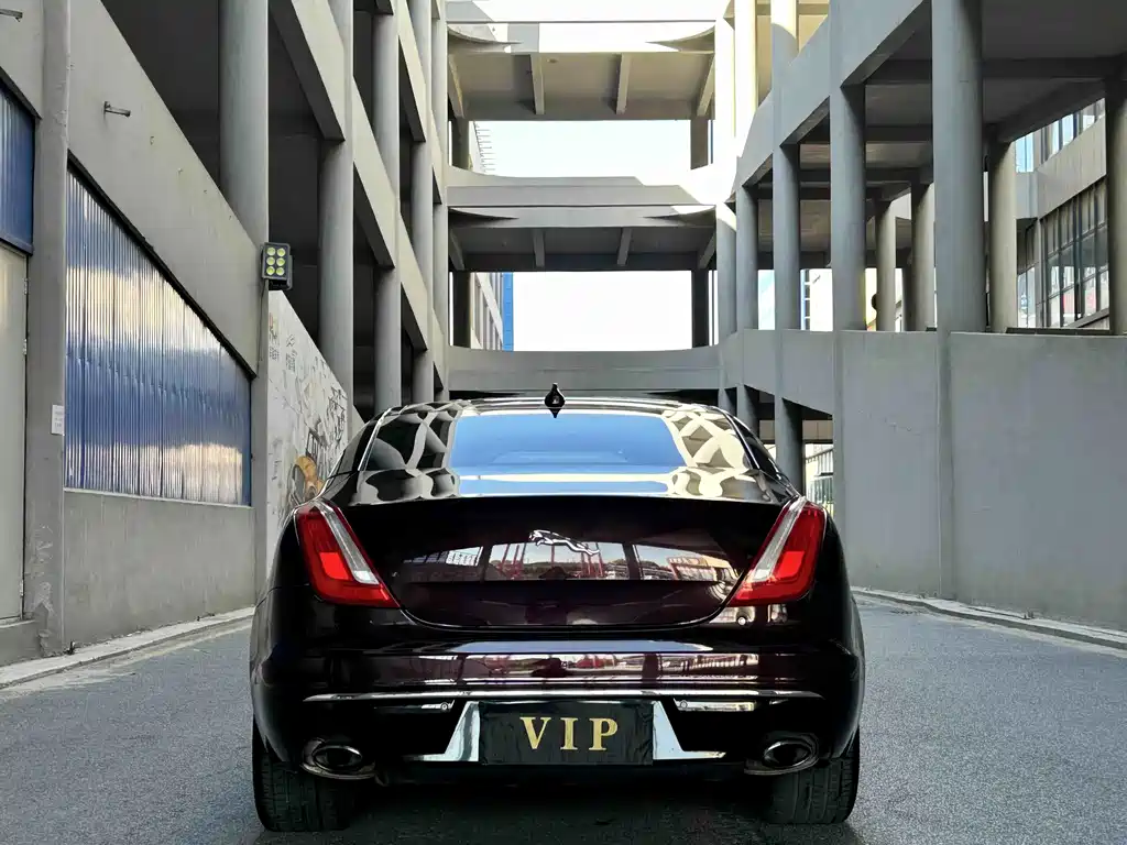 Jaguar XJ — фото 5