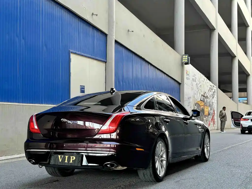 Jaguar XJ — фото 6