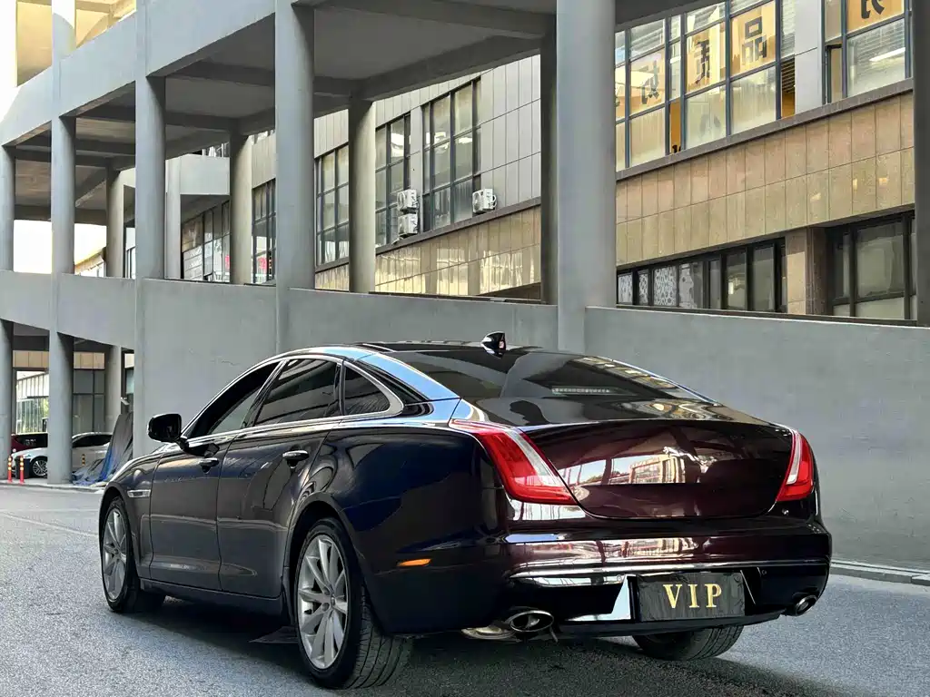 Jaguar XJ — фото 7