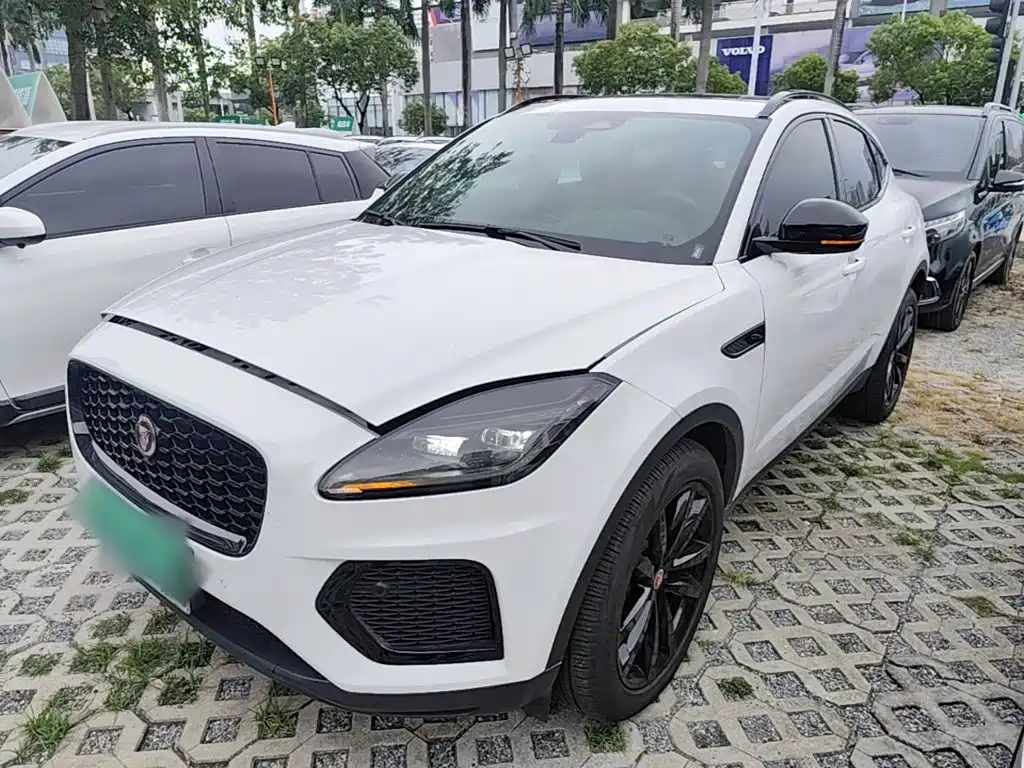 Jaguar E-PACE — фото 2
