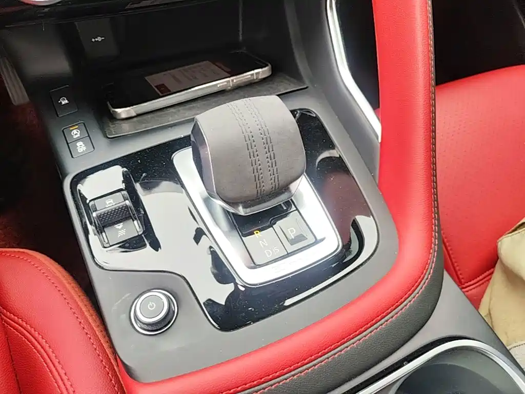 Jaguar E-PACE — фото 14