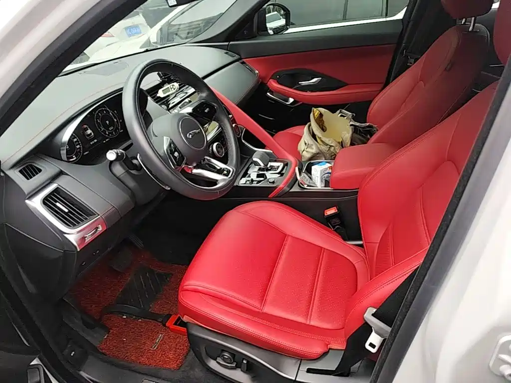 Jaguar E-PACE — фото 15