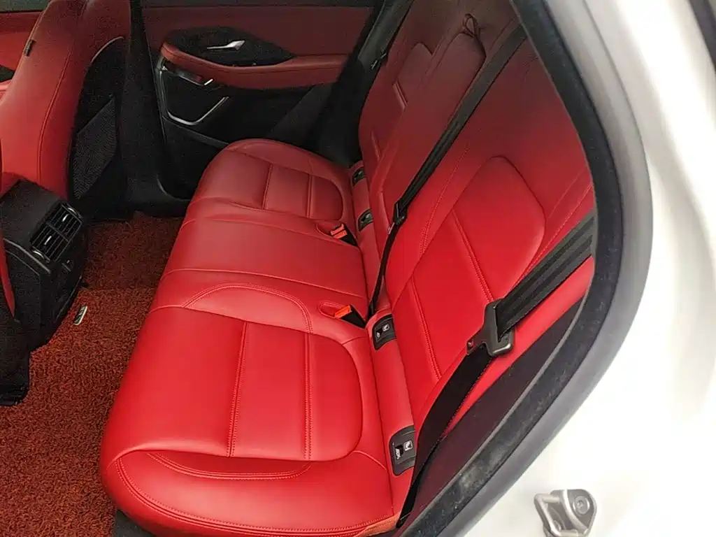 Jaguar E-PACE — фото 17