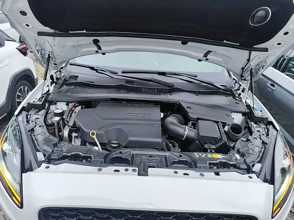 Jaguar E-PACE — фото 20