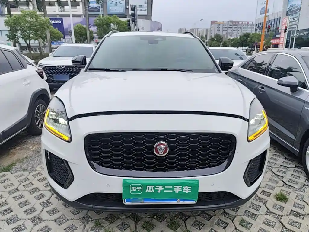 Jaguar E-PACE — фото 3