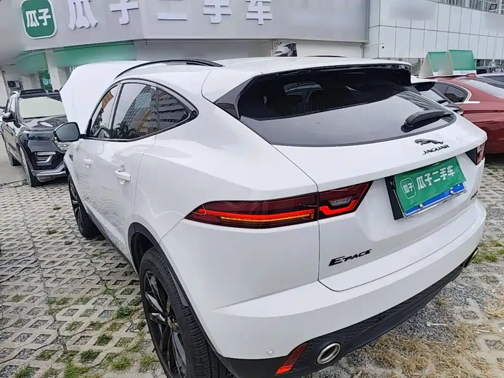 Jaguar E-PACE — фото 5