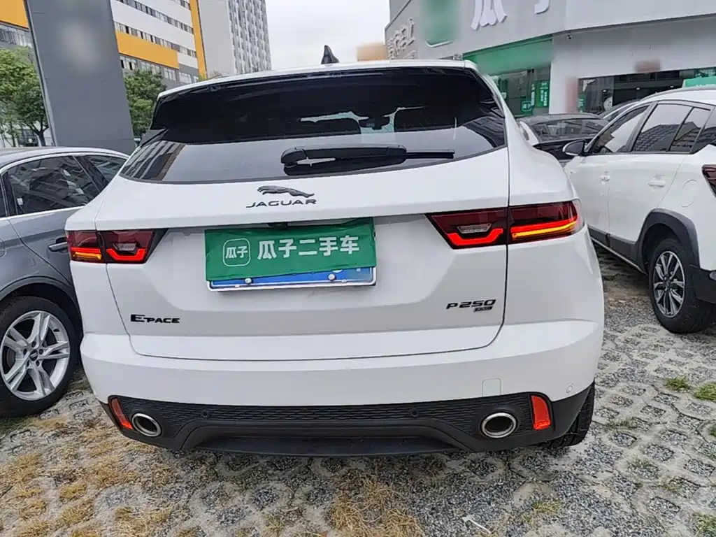 Jaguar E-PACE — фото 6