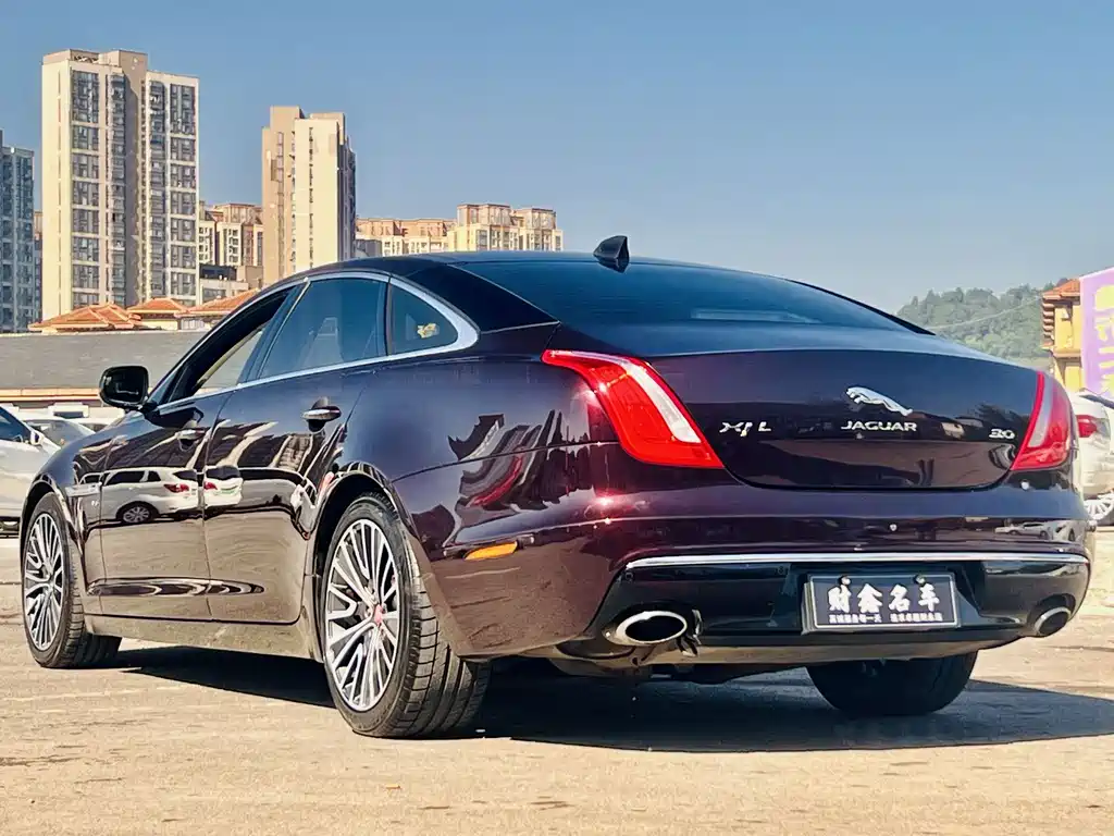 Jaguar XJ — фото 11