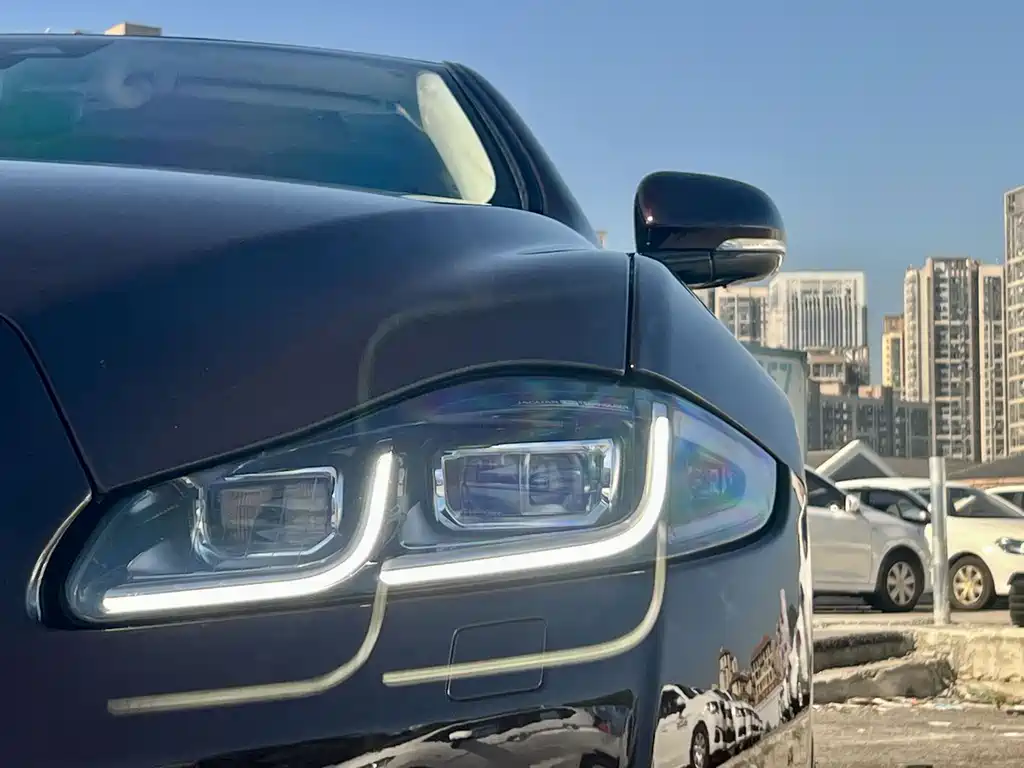 Jaguar XJ — фото 13