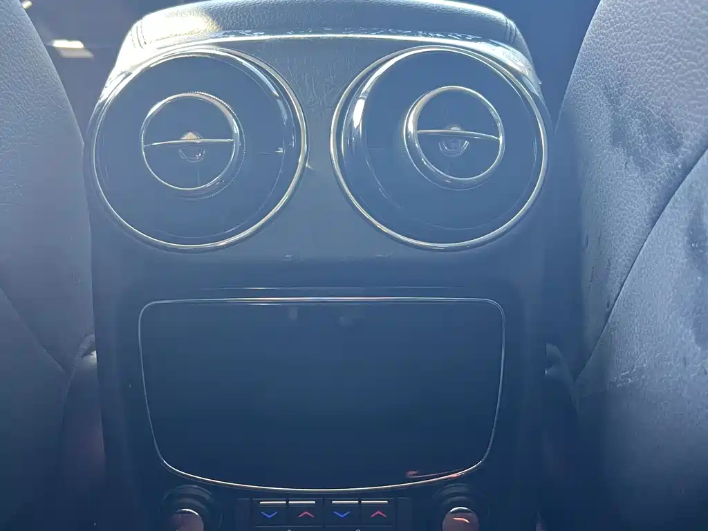 Jaguar XJ — фото 14