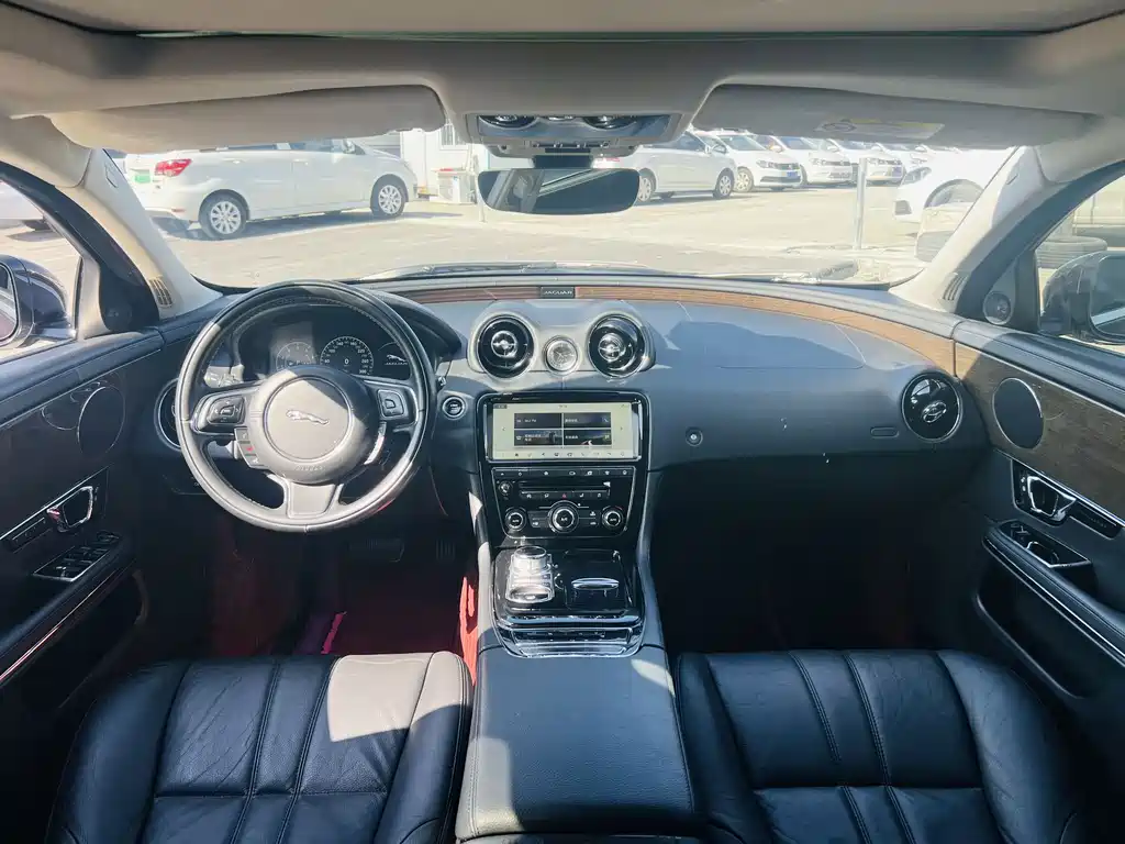 Jaguar XJ — фото 6