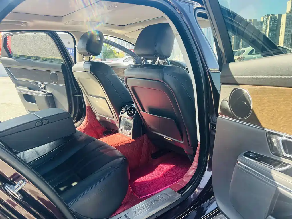 Jaguar XJ — фото 8