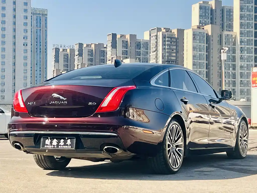 Jaguar XJ — фото 9