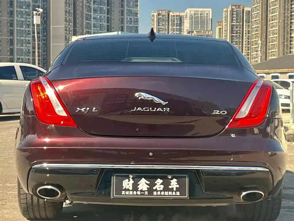 Jaguar XJ — фото 10