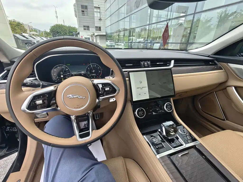 Jaguar XFL — фото 18