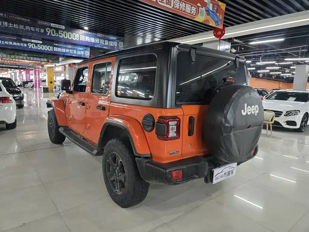 Jeep Wrangler — фото 8