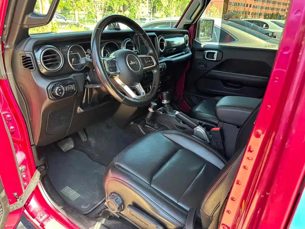 Jeep Wrangler — фото 7