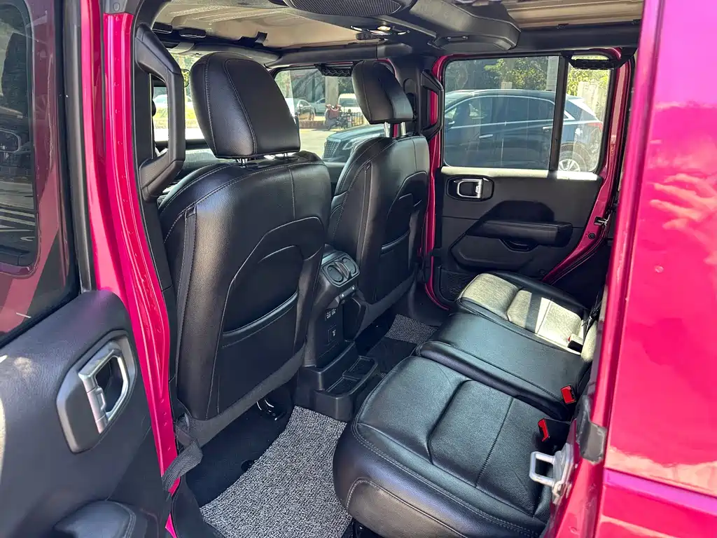 Jeep Wrangler — фото 8