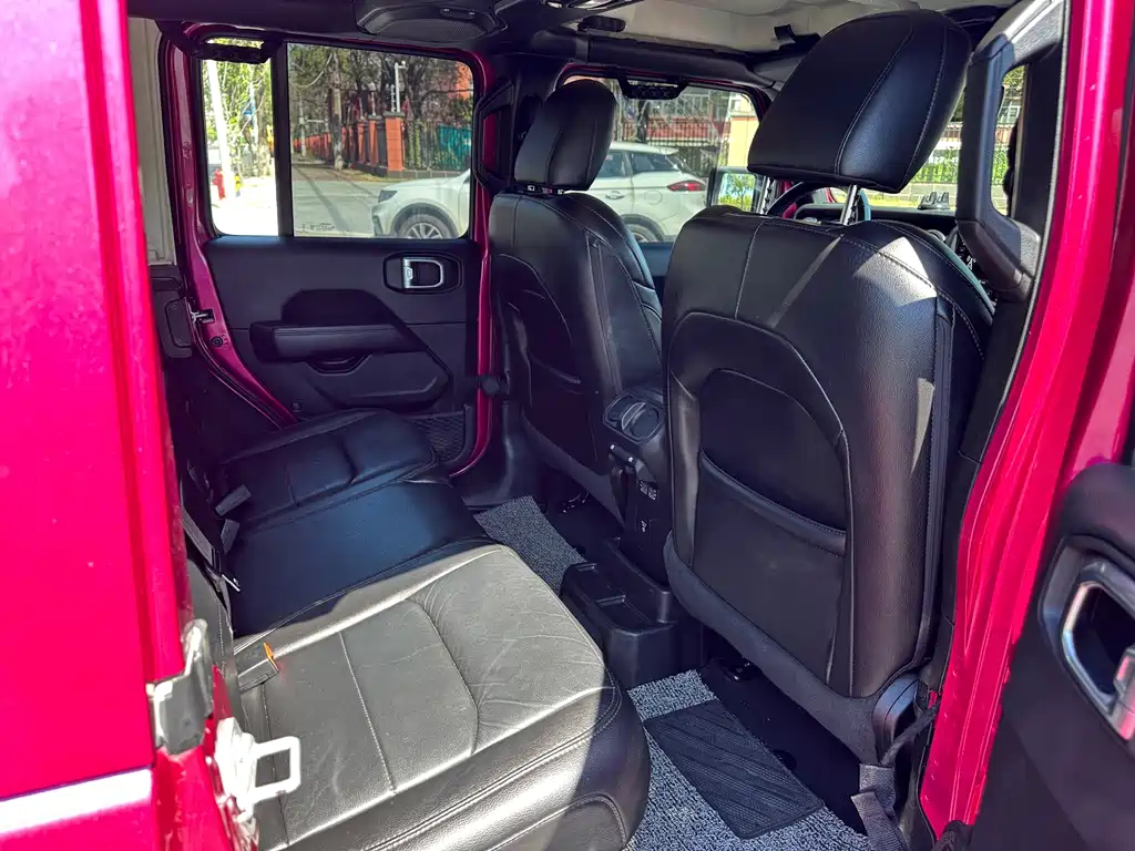 Jeep Wrangler — фото 9