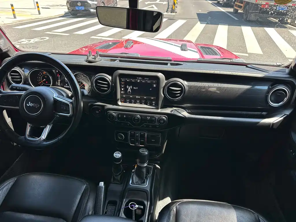 Jeep Wrangler — фото 10
