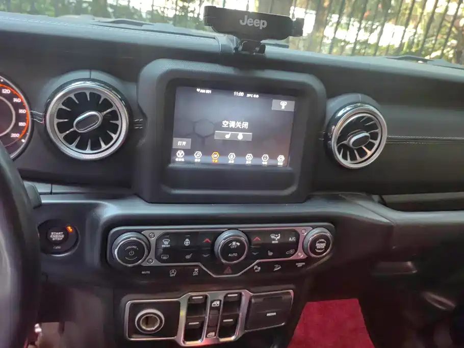 Jeep Wrangler — фото 13