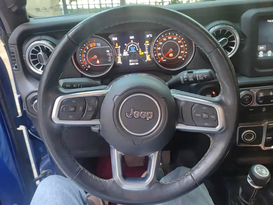 Jeep Wrangler — фото 15