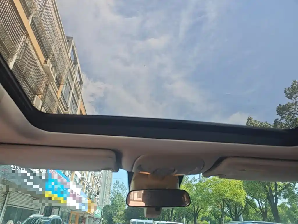 Jeep Renegade — фото 13