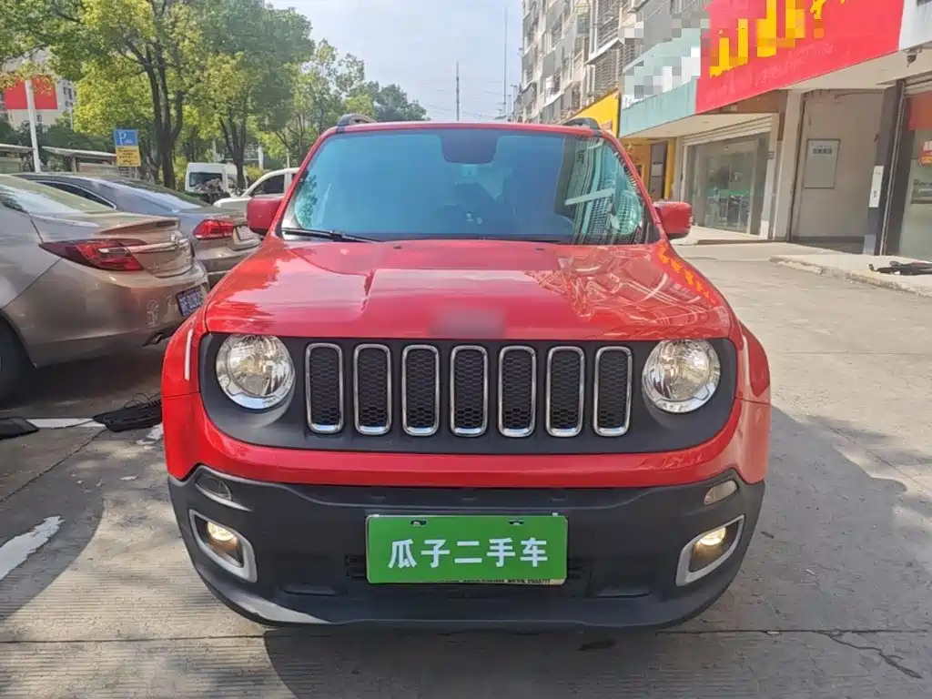 Jeep Renegade — фото 3