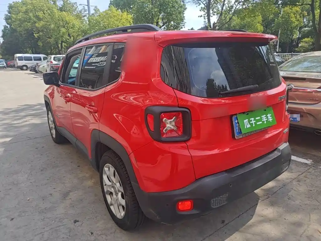 Jeep Renegade — фото 5