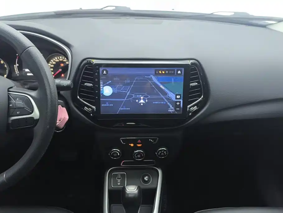 Jeep Compass — фото 13