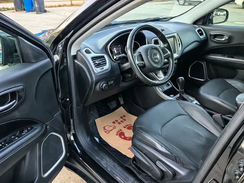 Jeep Compass — фото 11
