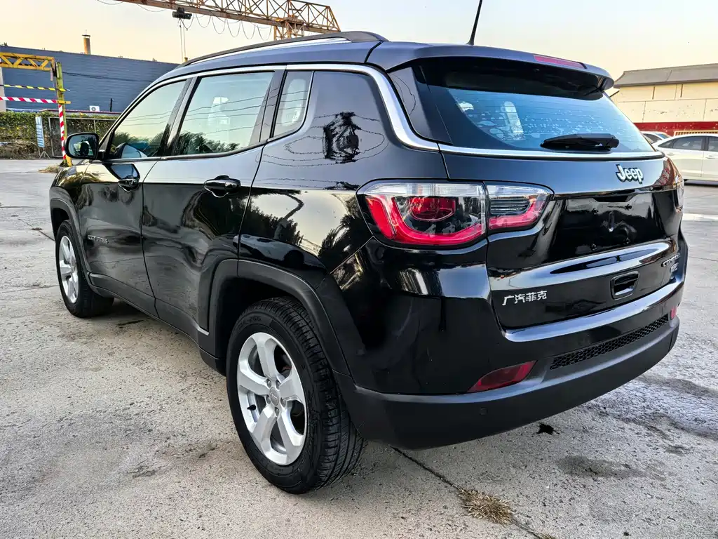 Jeep Compass — фото 5