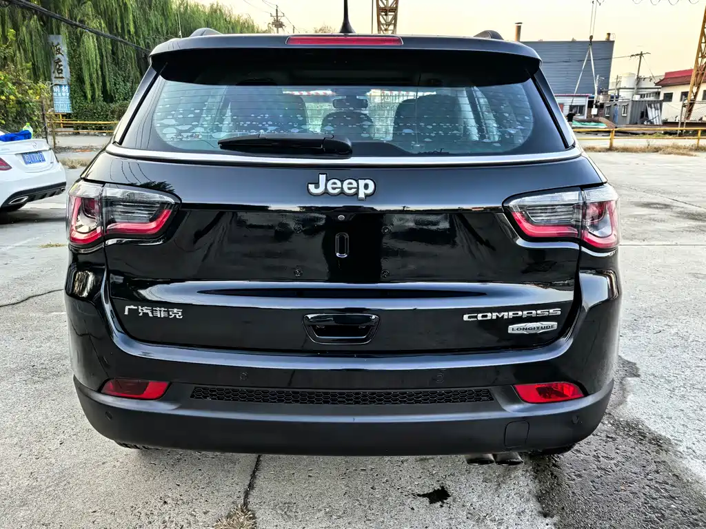 Jeep Compass — фото 6