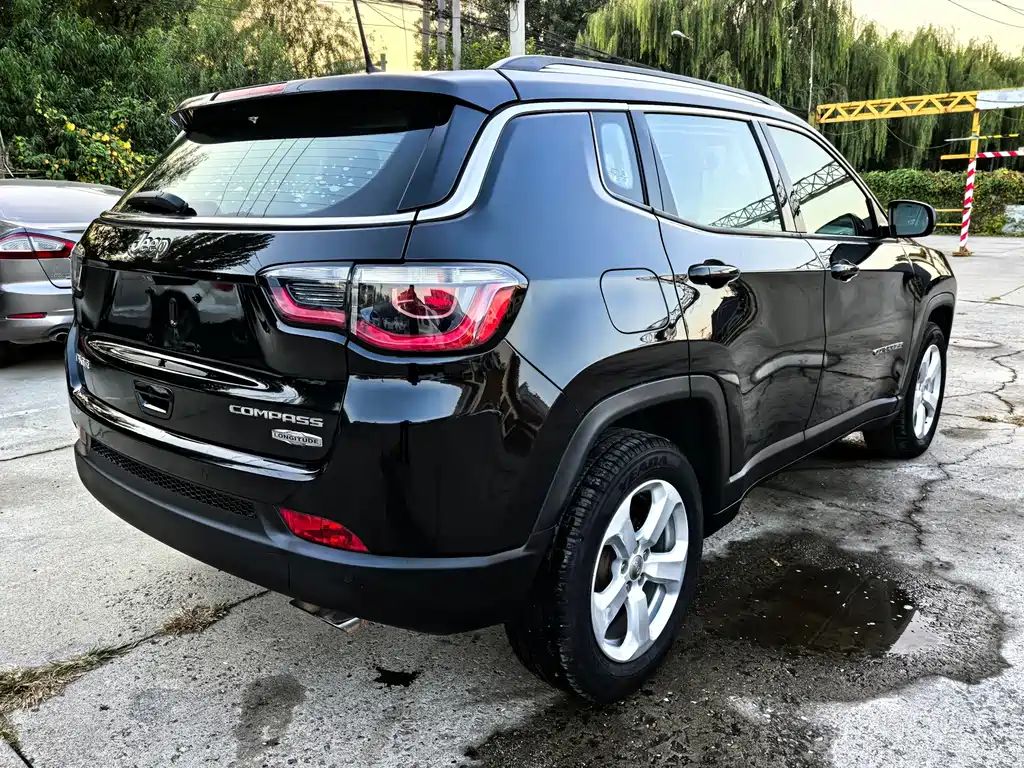 Jeep Compass — фото 7
