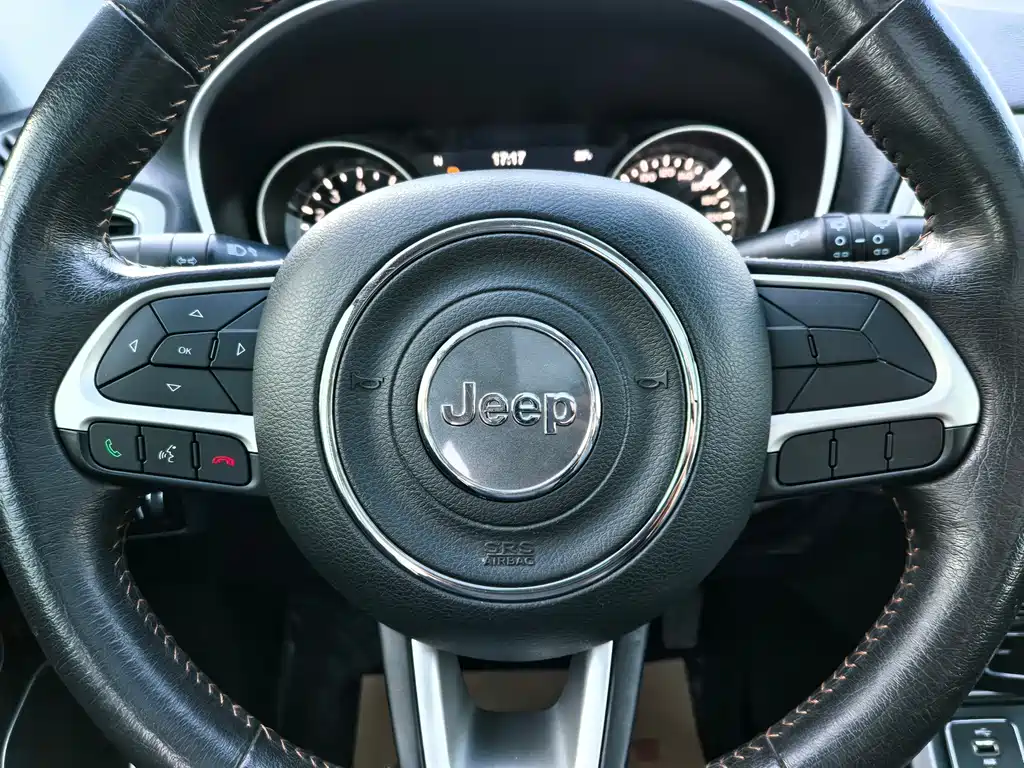 Jeep Compass — фото 10