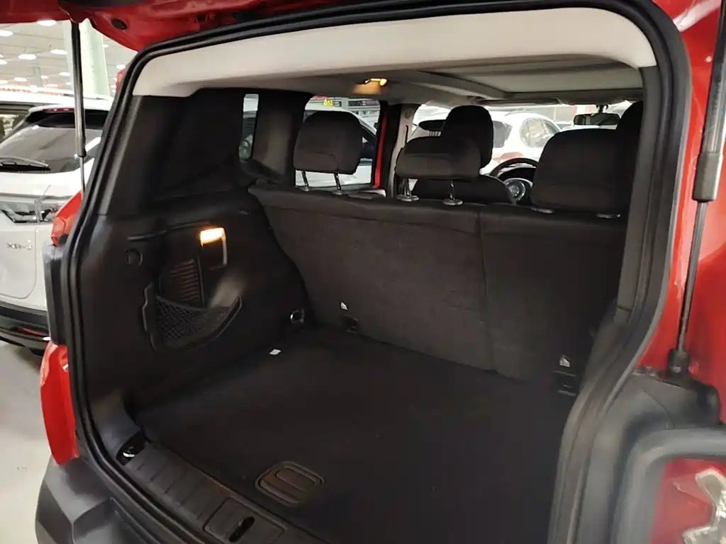 Jeep Renegade — фото 19