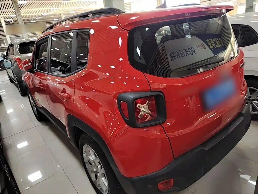 Jeep Renegade — фото 5