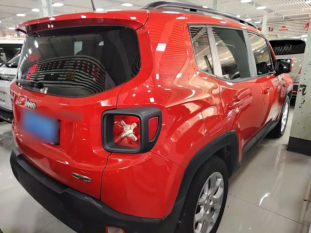 Jeep Renegade — фото 7