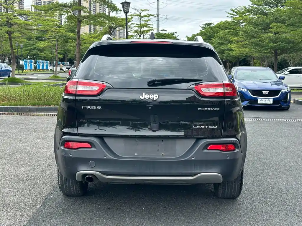 Jeep Cherokee — фото 17