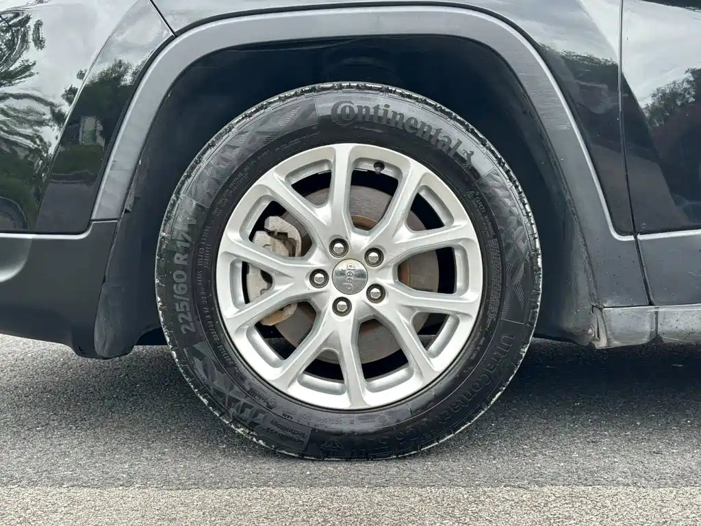 Jeep Cherokee — фото 21